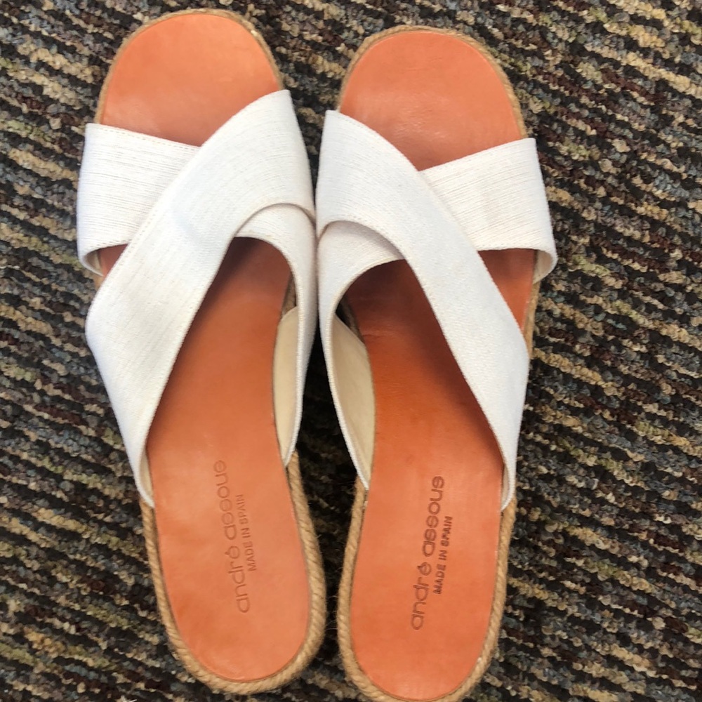 Andre Assous sandal size 9 never been worn - no box
